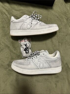 John Geiger GF-01 Distressed Suede Gray/White Casual Sneakers